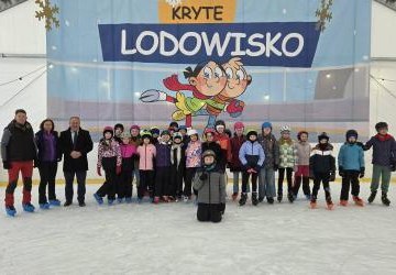 Zabawy sportowe na lodowisku